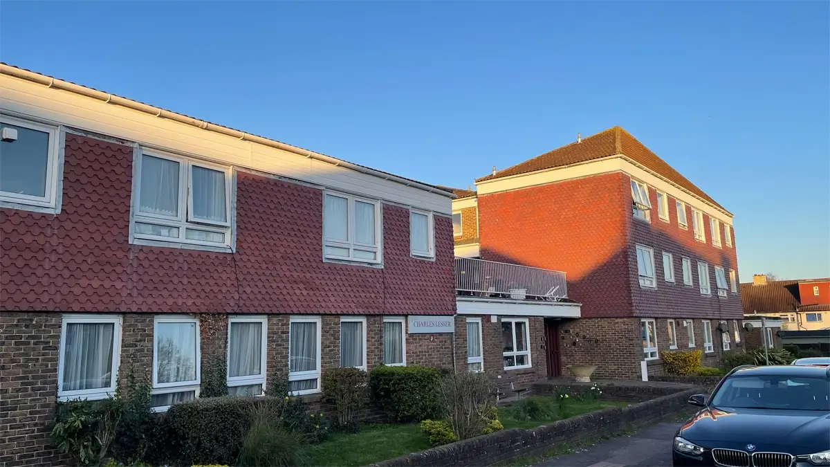 Charles Lesser House, Chessington