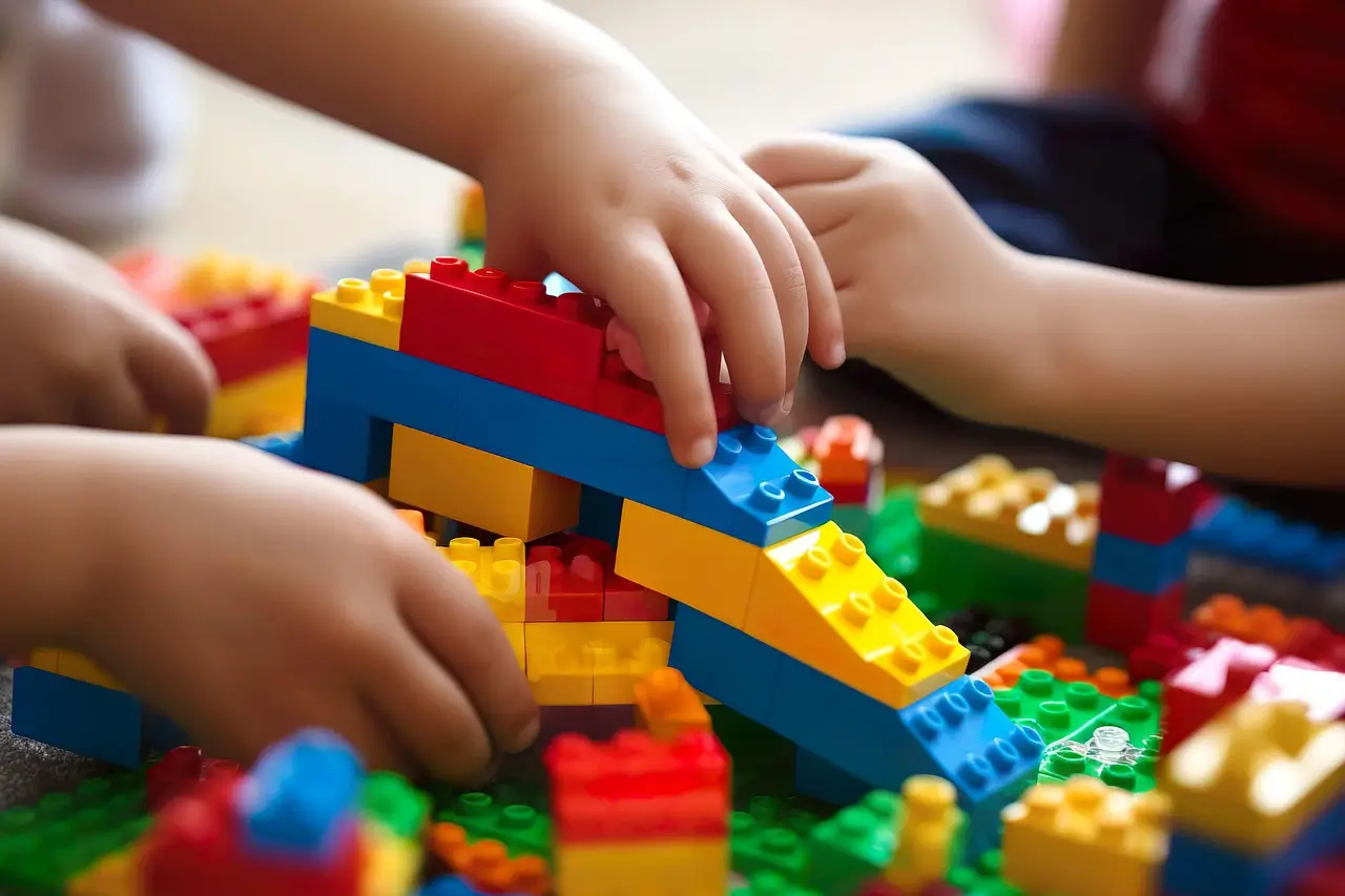 Lego freebuild - image by luciana555 from Pixabay